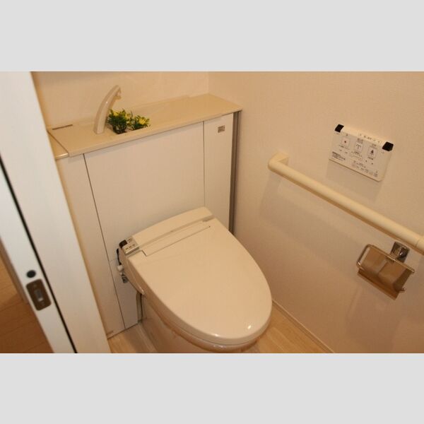 トイレ (温水洗浄暖房便座)