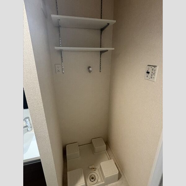 洗面所 (洗濯機置き場)