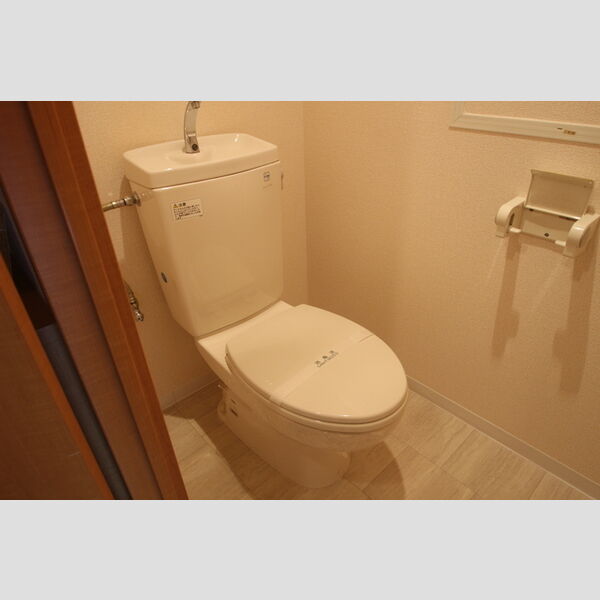 トイレ (トイレ)