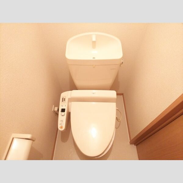 トイレ (トイレ)