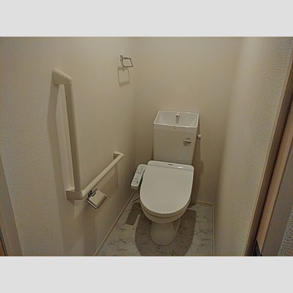 トイレ (トイレ　温水洗浄便座)
