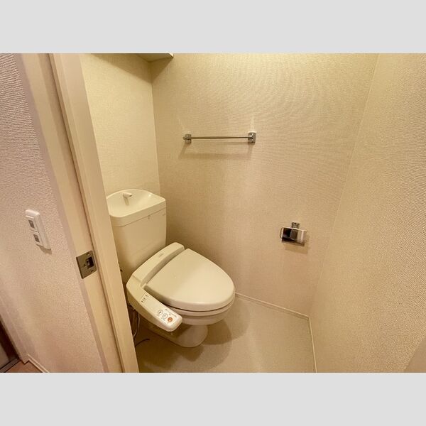 トイレ (トイレ)