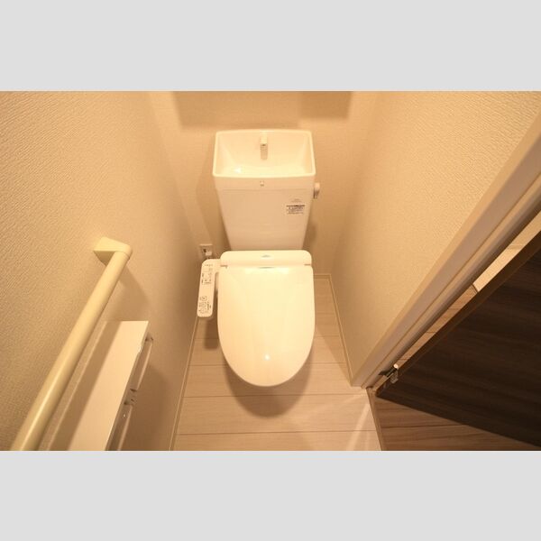 トイレ (温水洗浄暖房便座)