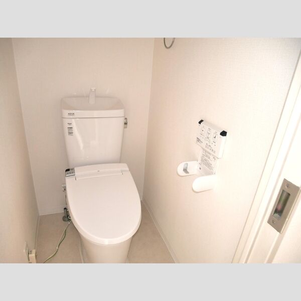 トイレ (温水洗浄暖房便座)