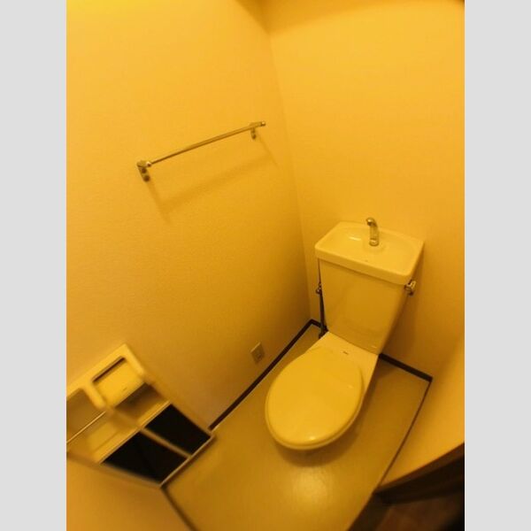 トイレ (トイレ)