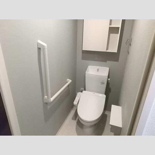 トイレ (トイレ)