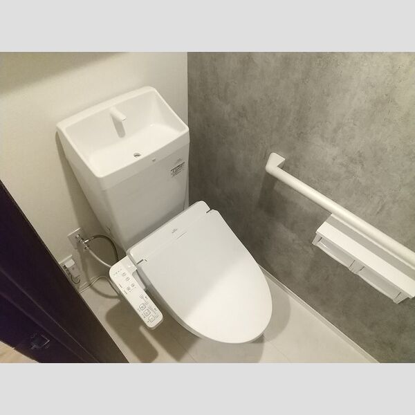 トイレ (トイレ)