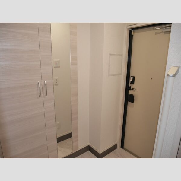 玄関 (玄関・下駄箱)