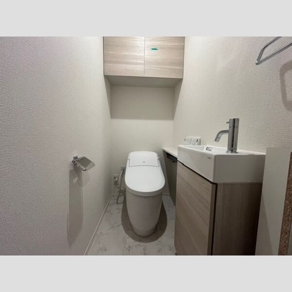 トイレ (温水洗浄暖房便座)