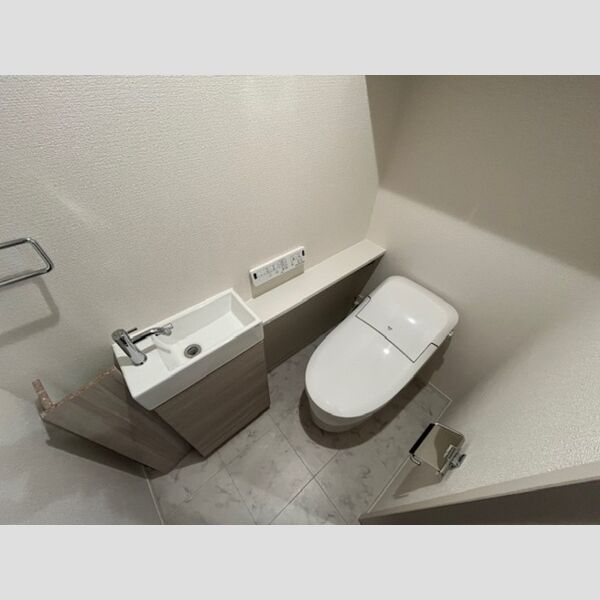 トイレ (温水洗浄暖房便座)