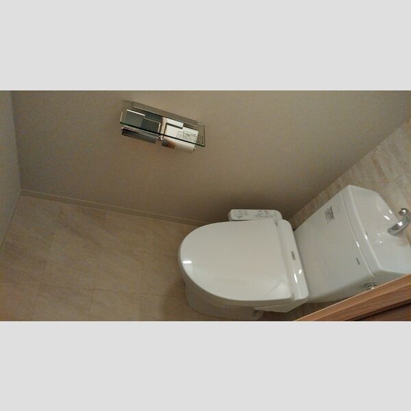 トイレ (温水洗浄暖房便座)