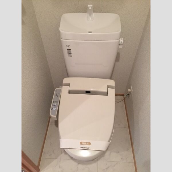 トイレ (トイレ)