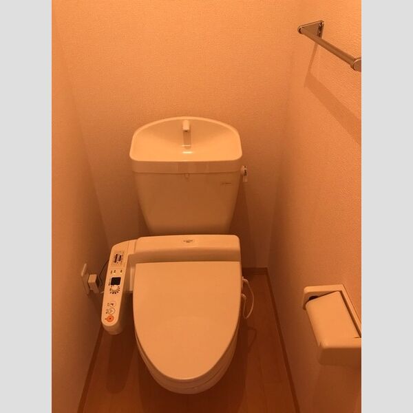 トイレ (トイレ)