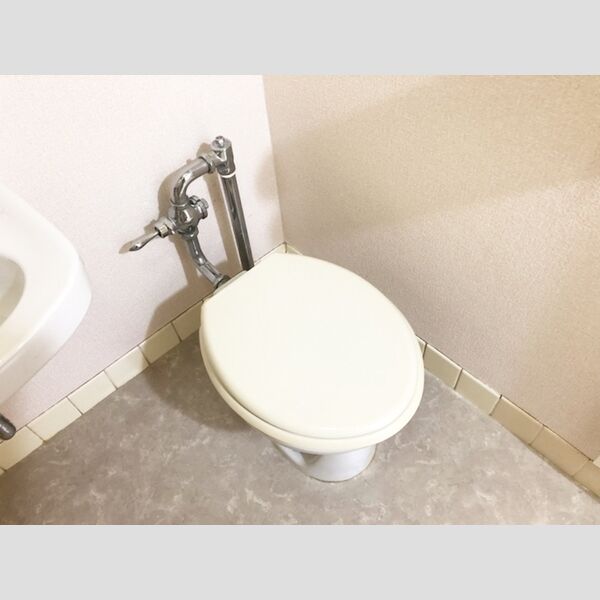 トイレ (トイレ)
