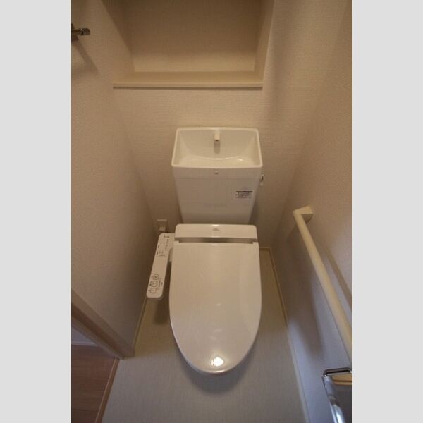 トイレ (トイレ)