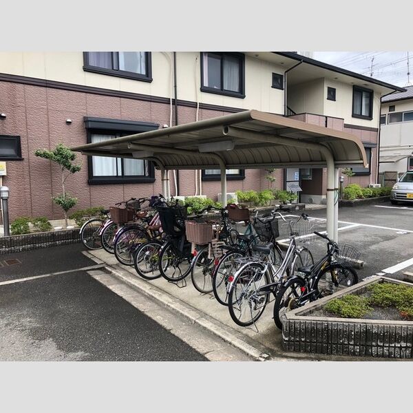 現地周辺 (駐輪場)