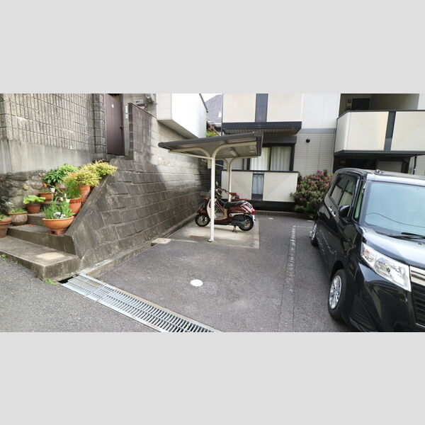 現地周辺 (駐輪場)