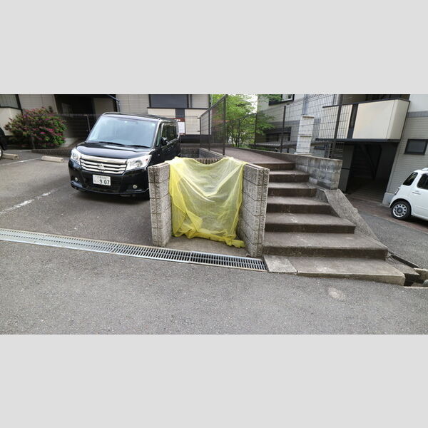 現地周辺 (ゴミ置き場)