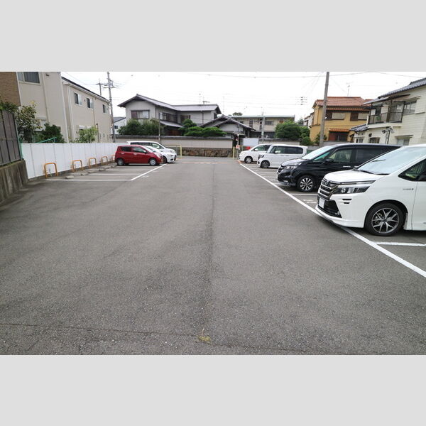 駐車場 (駐車場)