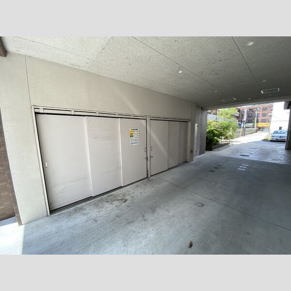 現地周辺 (ゴミ置き場)