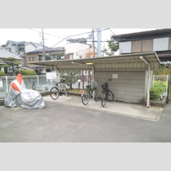 現地周辺 (駐輪場)