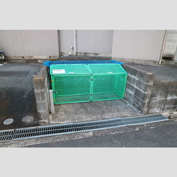現地周辺 (ゴミ置場)