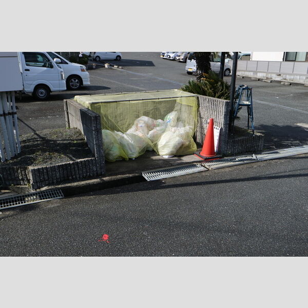 現地周辺 (ゴミ置き場)