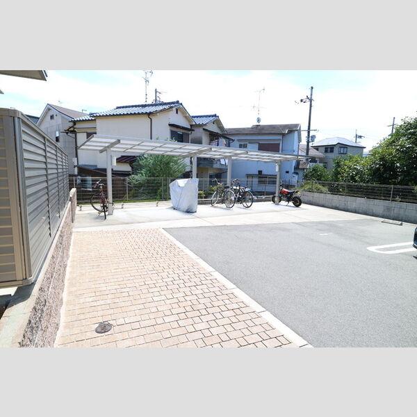 現地周辺 (駐輪場)