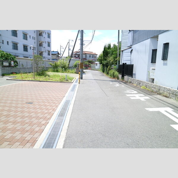 現地周辺 (前面道路)