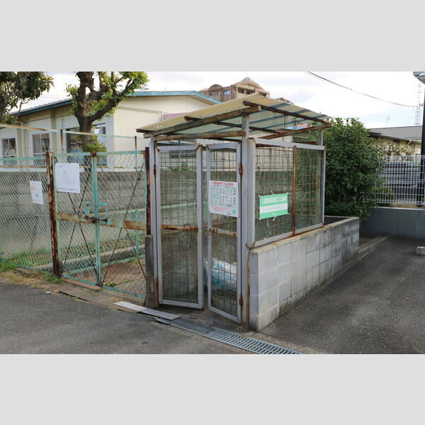 現地周辺 (ゴミ置場)