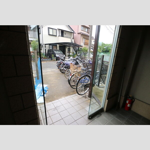 現地周辺 (出入口)