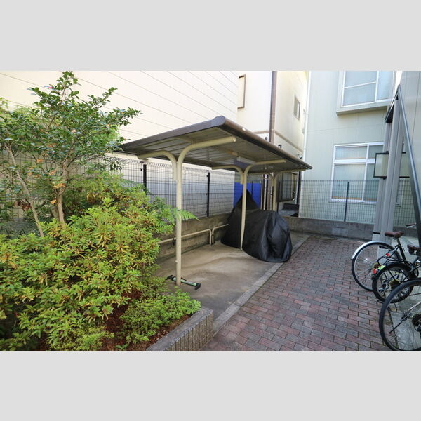 現地周辺 (駐輪場)