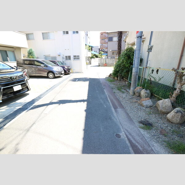 現地周辺 (前面道路)