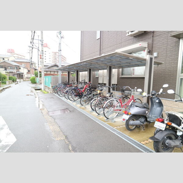 現地周辺 (駐輪場)