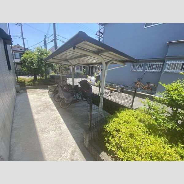 現地周辺 (駐輪場)