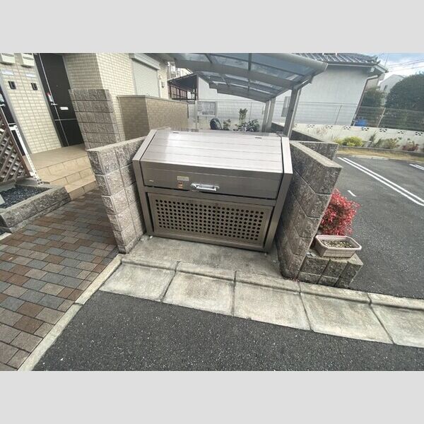 現地周辺 (ゴミ置き場)