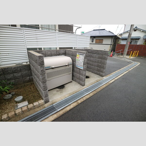 現地周辺 (ゴミ置場)