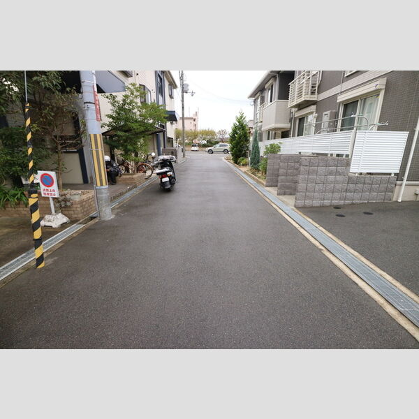 現地周辺 (前面道路)