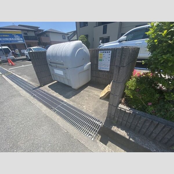 現地周辺 (ゴミ置き場)