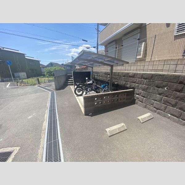 現地周辺 (駐輪場)