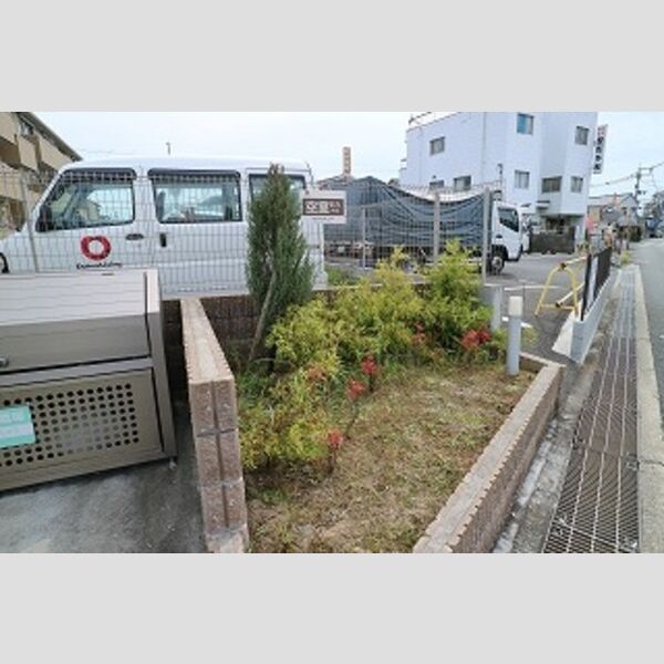 現地周辺 (ゴミ置場)