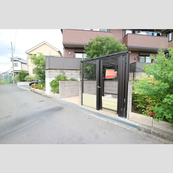 現地周辺 (ゴミ置場)