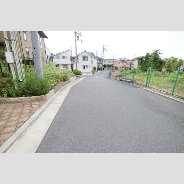 現地周辺 (前面道路)