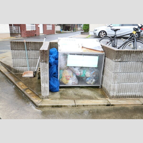 現地周辺 (ゴミ置場)