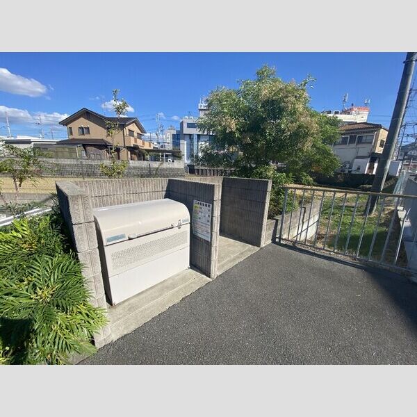 現地周辺 (ゴミ置き場)