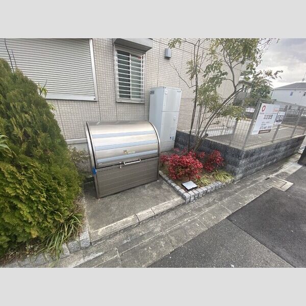 現地周辺 (ゴミ置き場)