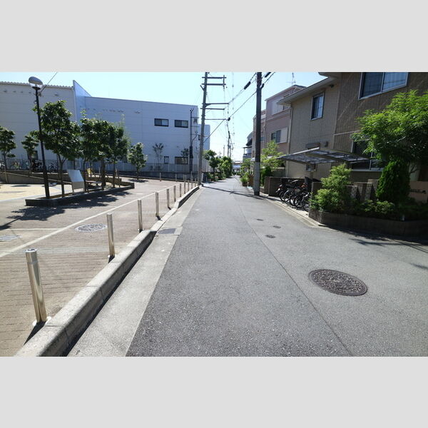 現地周辺 (前面道路)