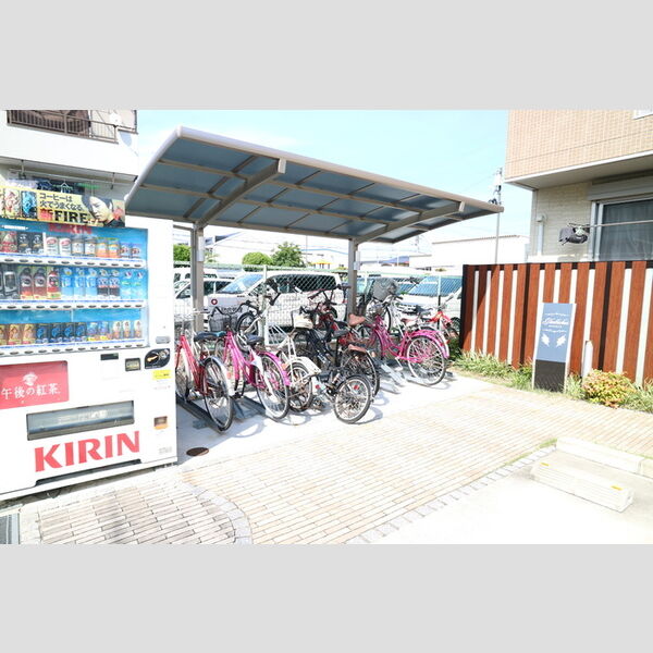 現地周辺 (駐輪場)