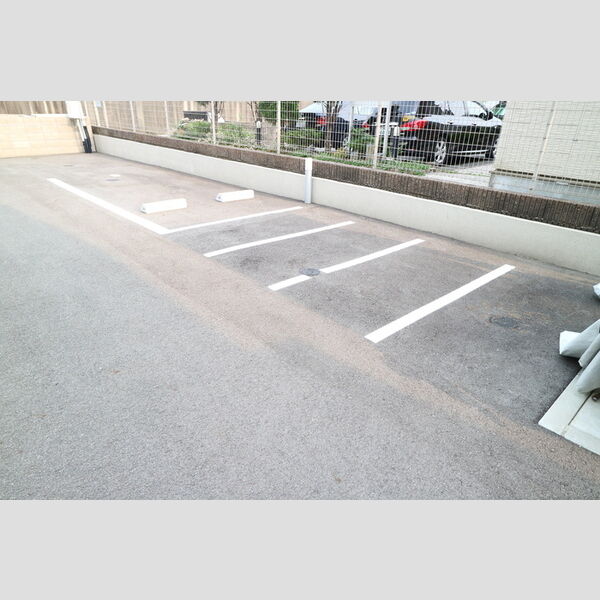 現地周辺 (バイク置場)