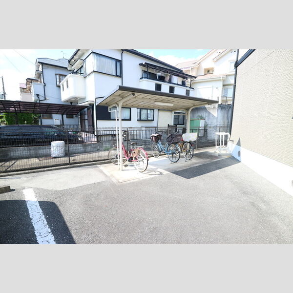 現地周辺 (駐輪場)